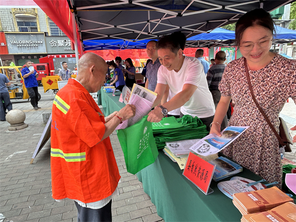 嘉禾縣自然資源局開展第23個全國“安全生產(chǎn)月”宣傳活動