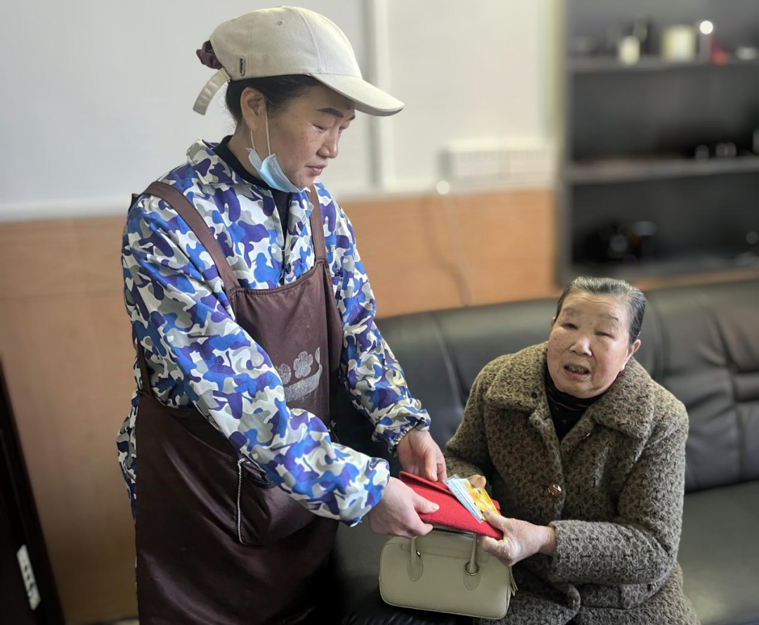 践行社会主义核心价值观 | 县人民医院：员工拾金不昧彰美德 清廉建设润人心