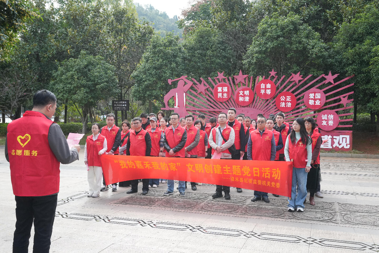 嘉禾县纪委监委：党旗飘扬创文忙