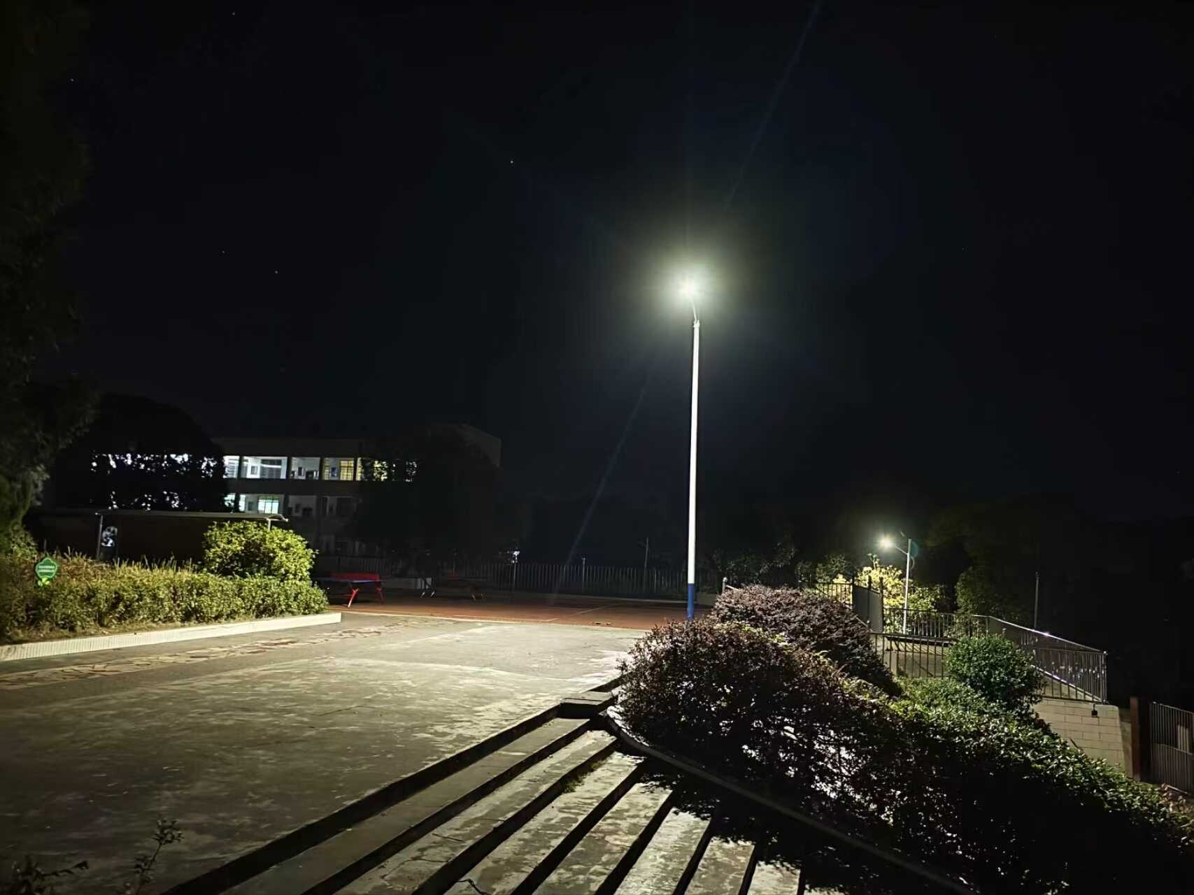 路灯亮了，桥栏高了，民心暖了！