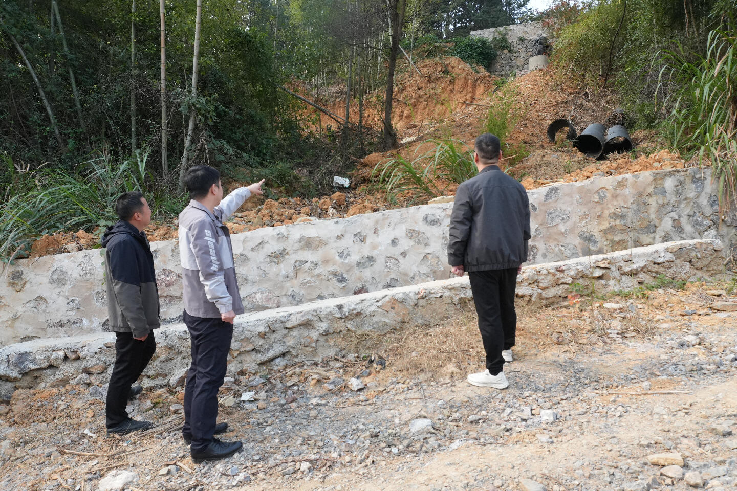 嘉禾县：为下袁家村筑牢山体滑坡“防护堤”