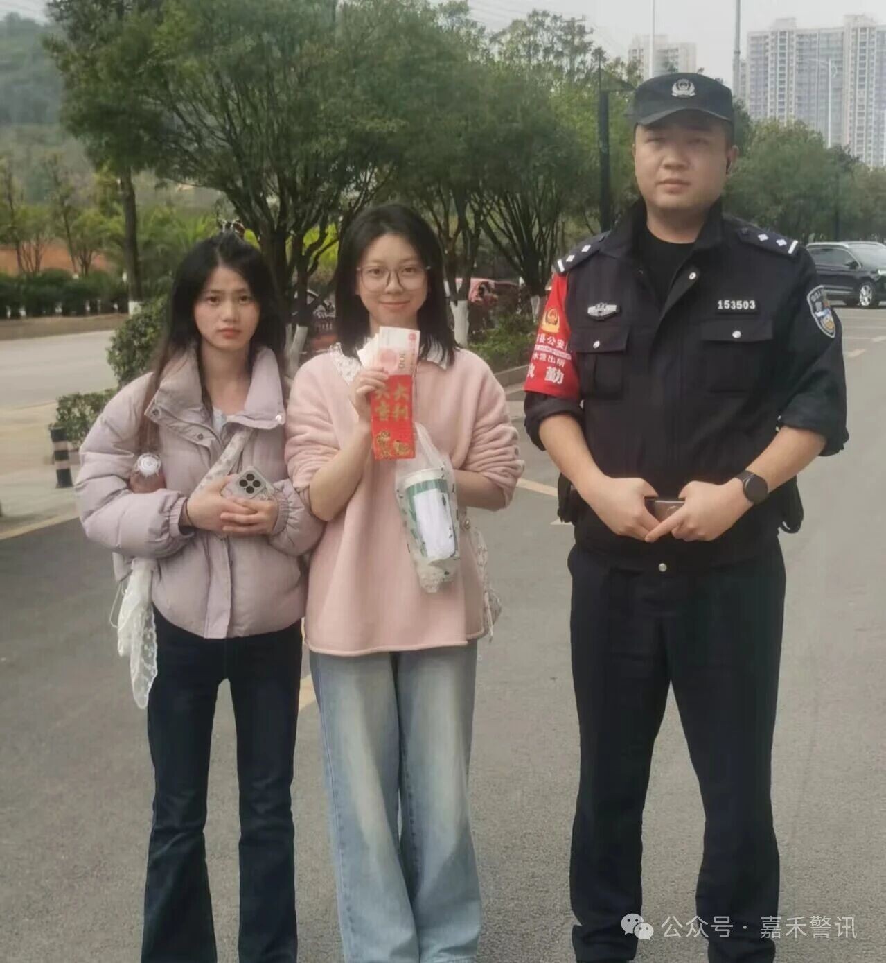 新春走基层｜2000元红包的“暖心归途”：两名大学生用行动传递青春正能量