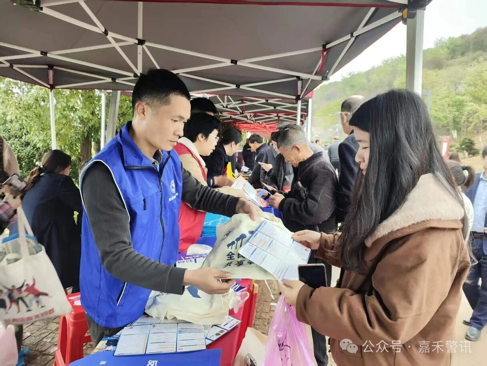 最是一年春好处 共绘无毒好风景