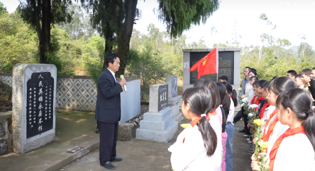 四代传承守忠魂 赤珠岭上缅英烈——嘉禾县举行清明祭扫红军墓活动