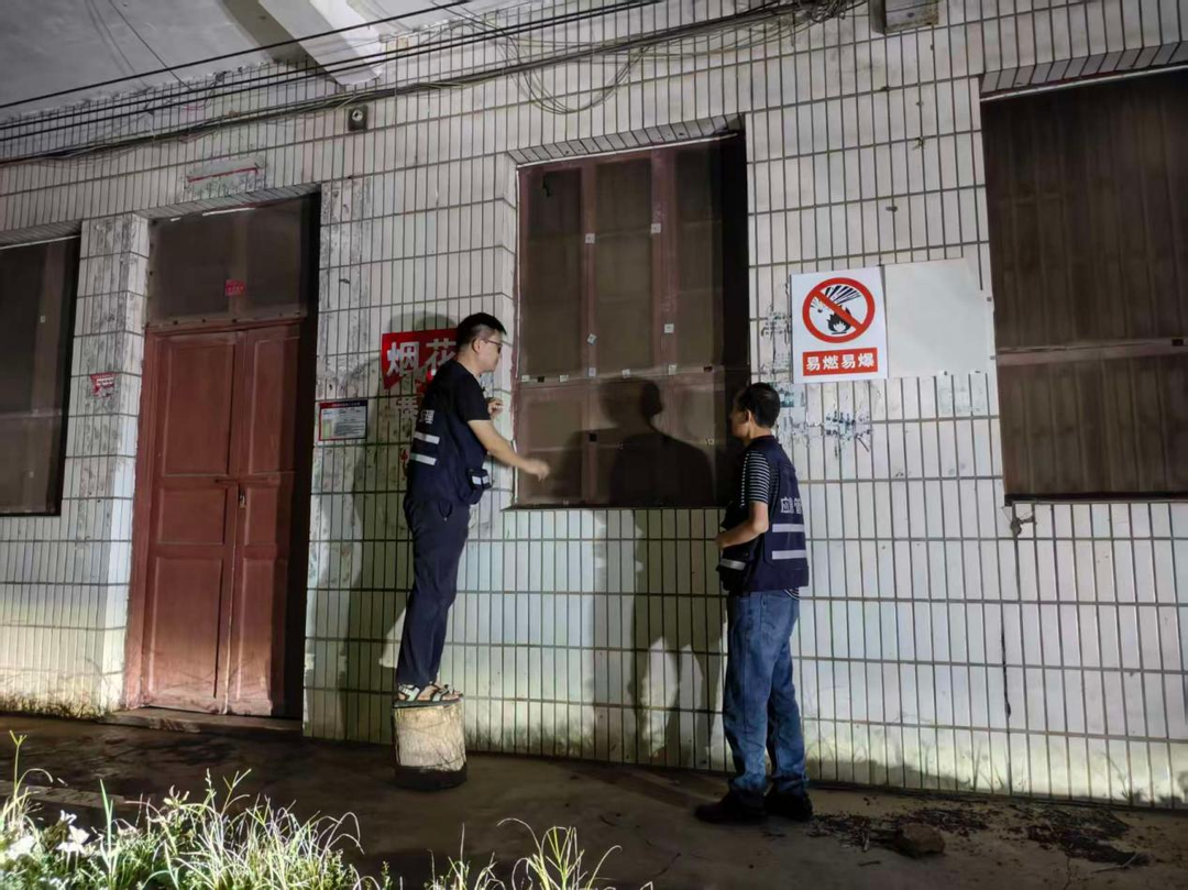 石桥镇：开展夜间巡查活动筑牢安全防护屏障